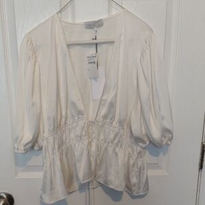 ❤️Wayf Off White V-Neck Satin Blouse❤️